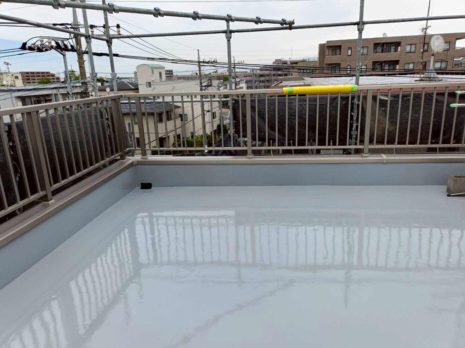 トップコートを塗装して艶が生まれたウレタン防水